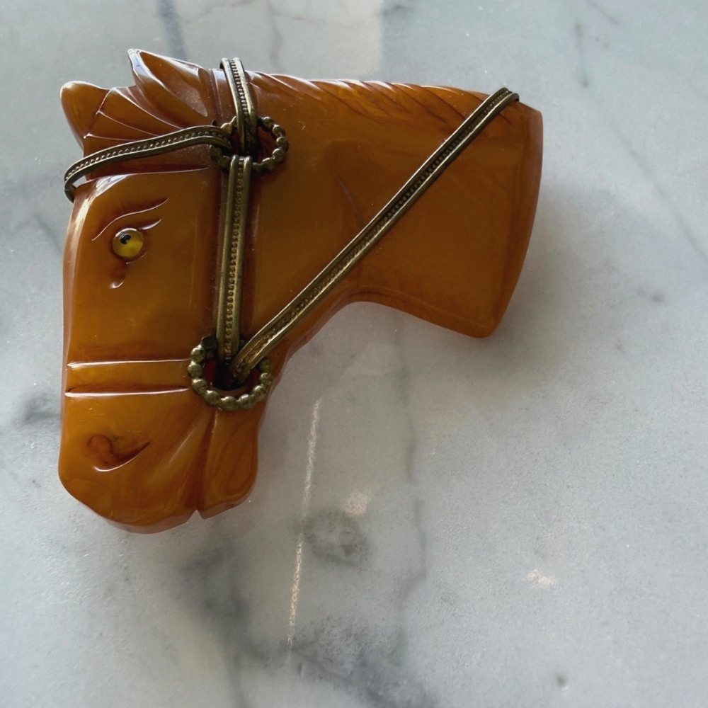 Vintage Carved Butterscotch Bakelite Horse Head Brooch, 1930s - Picture 7 of 12